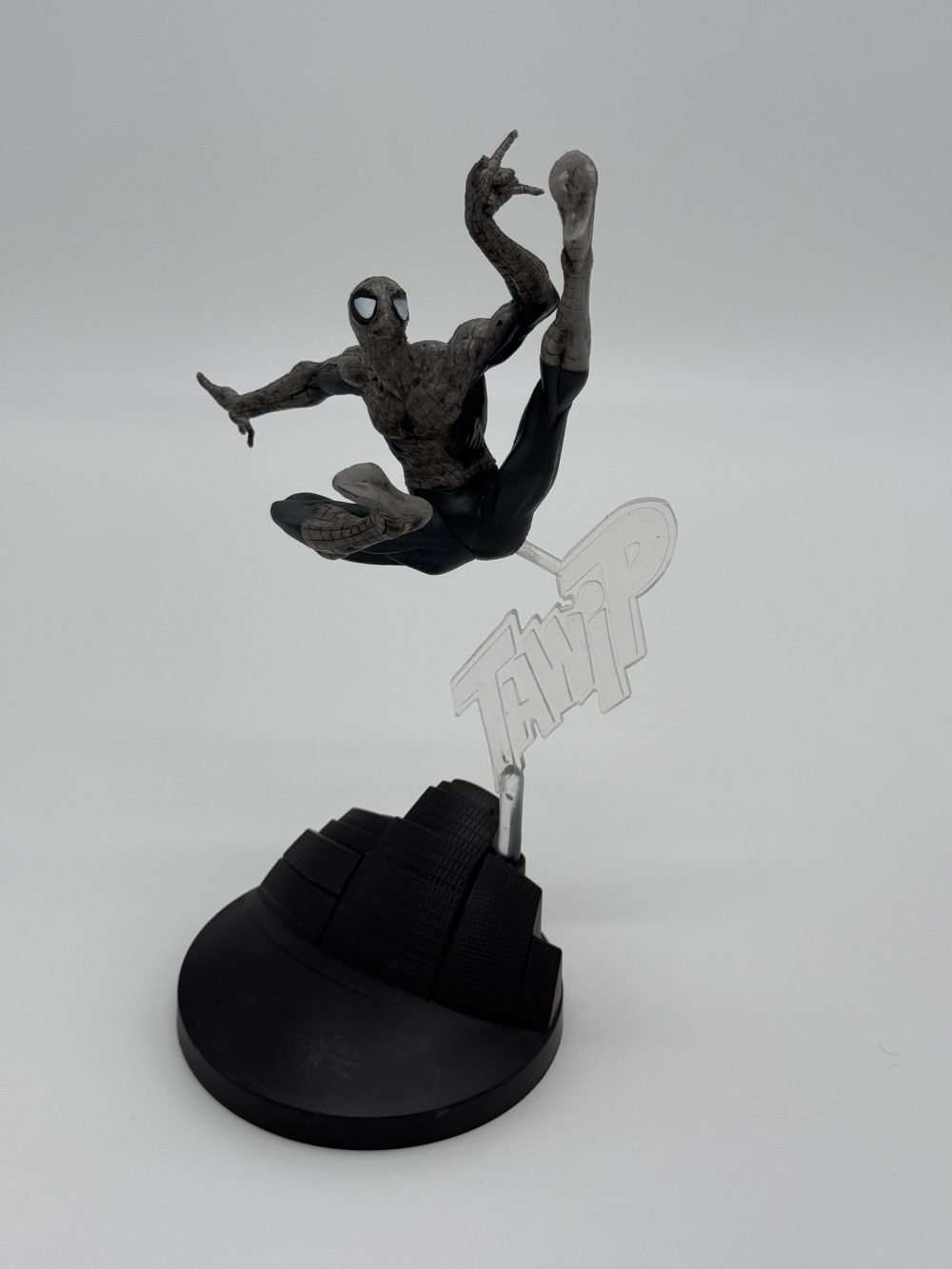 اکشن فیگور اسپایدرمن 2 رنگ خاکستری