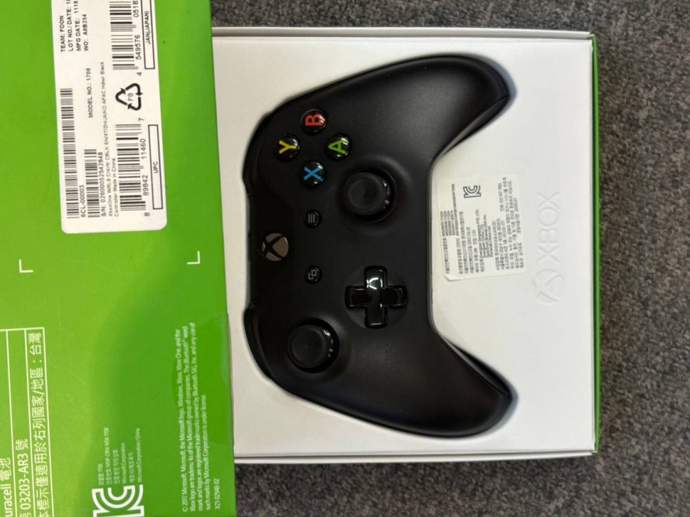 کنسول بازی مایکروسافت Xbox One S 1TB استاندارد به همراه دو دسته (کارکرده) - Image 6