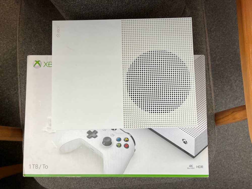 کنسول بازی مایکروسافت Xbox One S 1TB استاندارد به همراه دو دسته (کارکرده) - Image 3