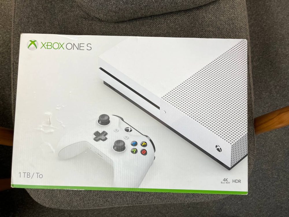 کنسول بازی مایکروسافت Xbox One S 1TB استاندارد به همراه دو دسته (کارکرده) - Image 4